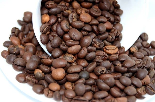 light and dark coffee bean mix