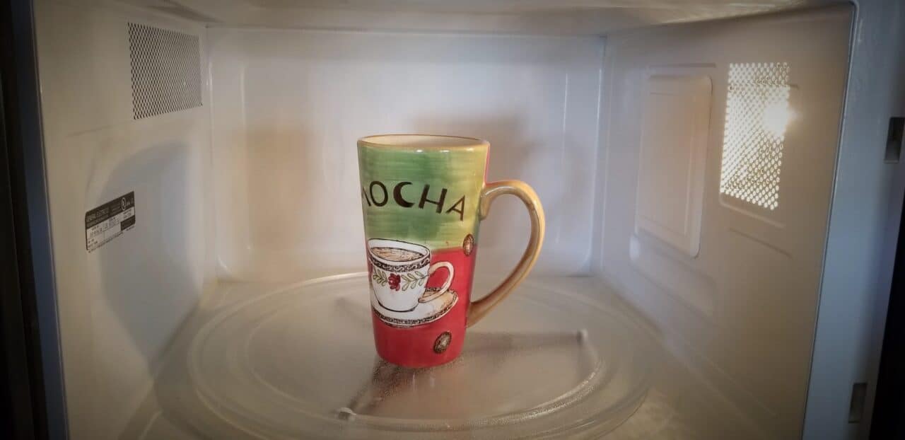 reheat coffee in microwave will keep its caffeine