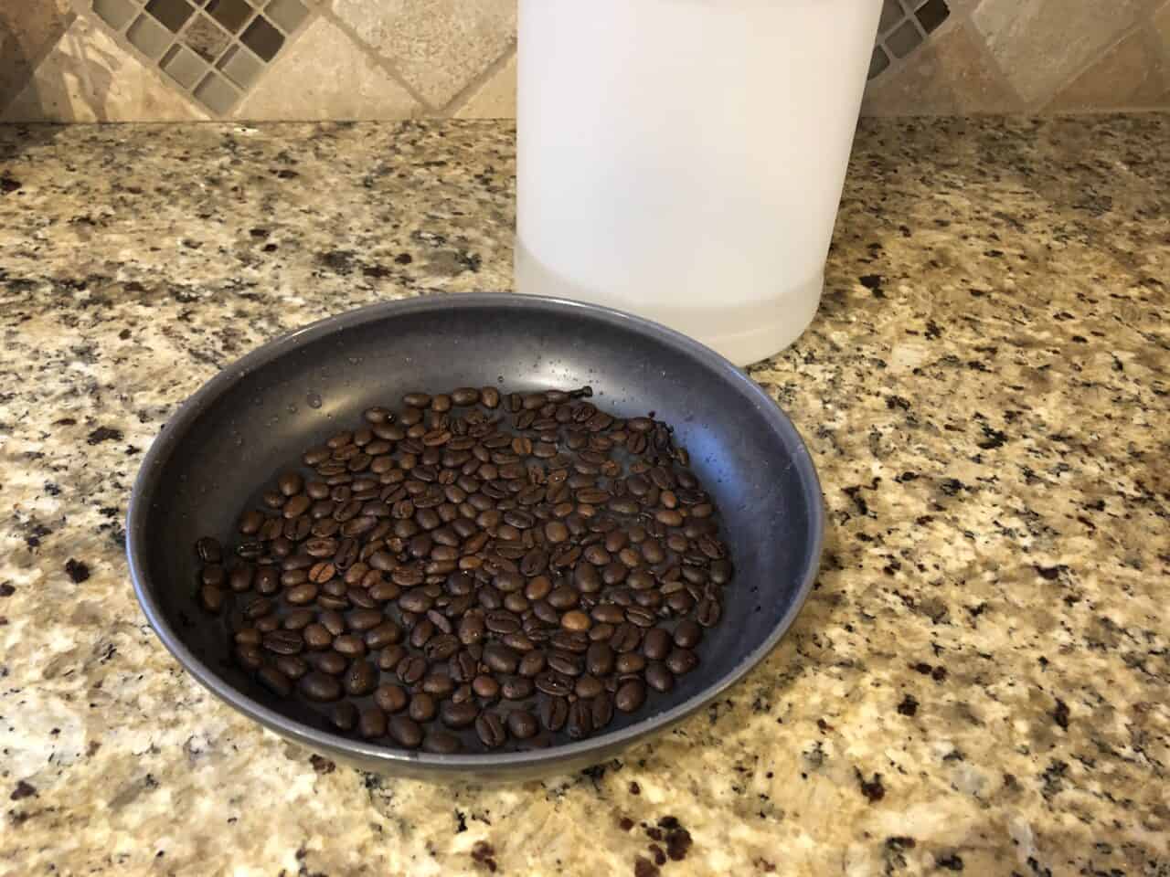 removing mold off of coffee beans with vinegar 